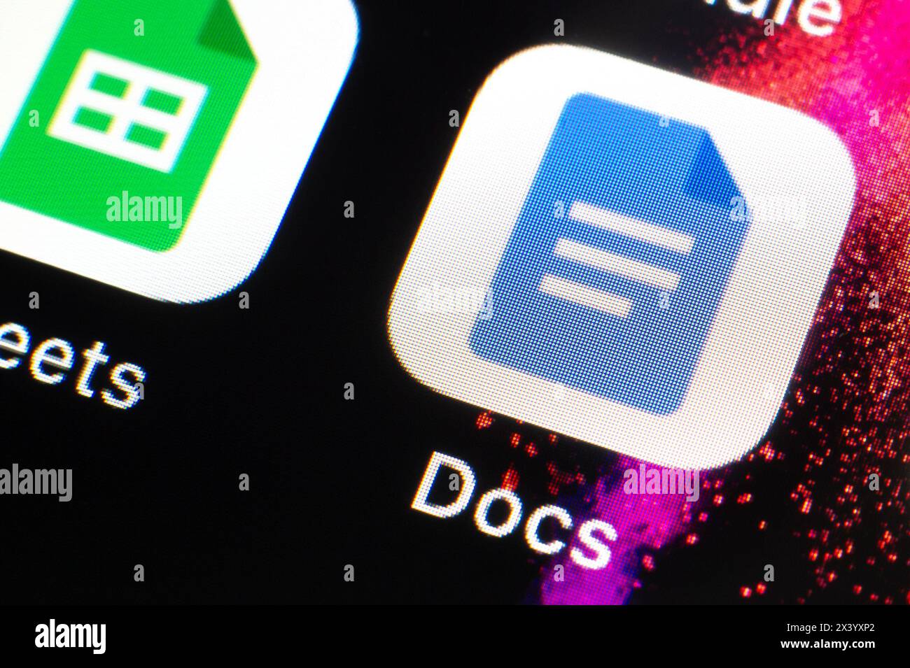 OSTRAVA, TSCHECHISCHE REPUBLIK - 2. AUGUST 2023: Symbol der mobilen App Google Docs auf iOS-Smartphone Stockfoto