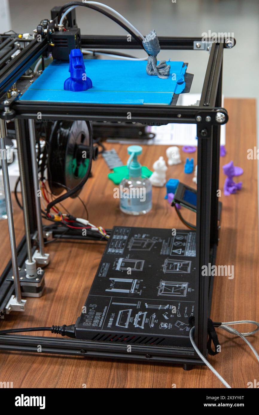 3D-Drucker in einem FabLab. Zusammenarbeit Stockfoto