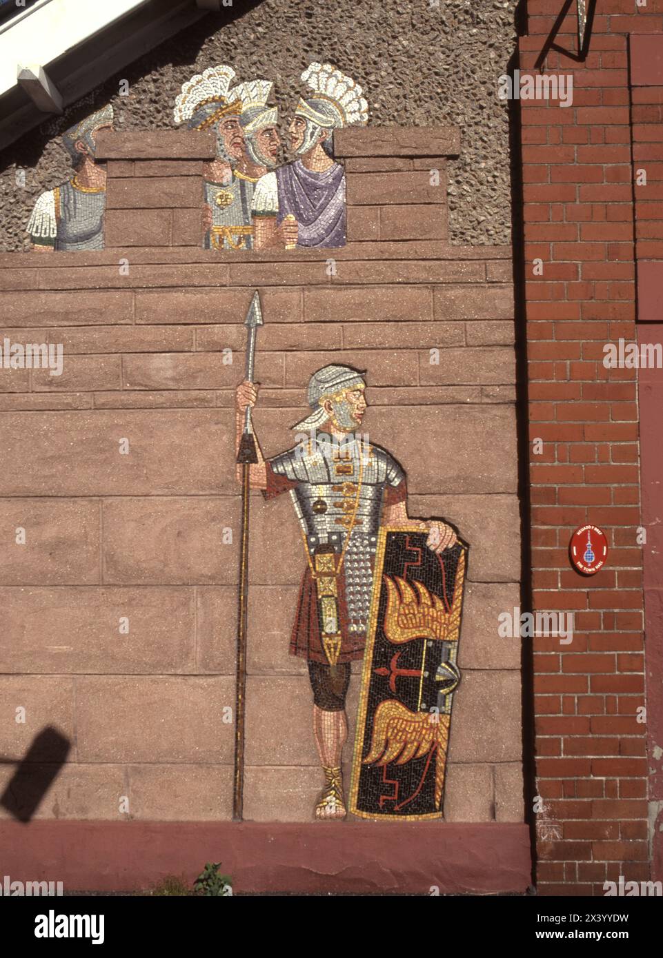 Wandgemälde aus dem Rathaus von Caerleon mit römischem Erbe und Leben. Stockfoto