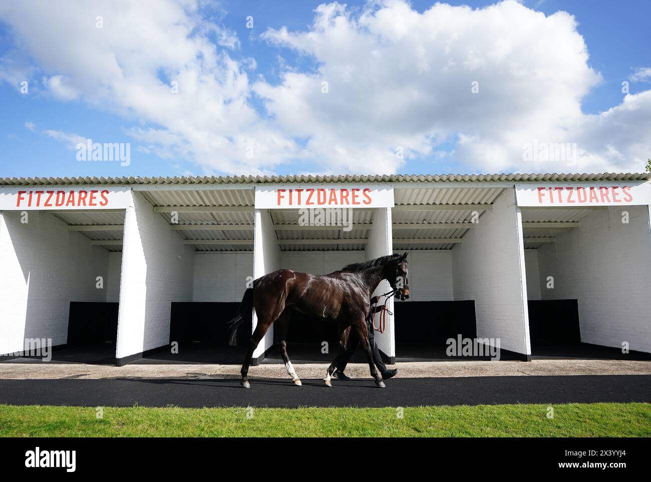 Ein allgemeiner Blick auf den Paradering nach den britischen Hengstgestüten EBF Maiden Stakes auf der Windsor Racecourse, Berkshire. Bilddatum: Montag, 29. April 2024. Stockfoto