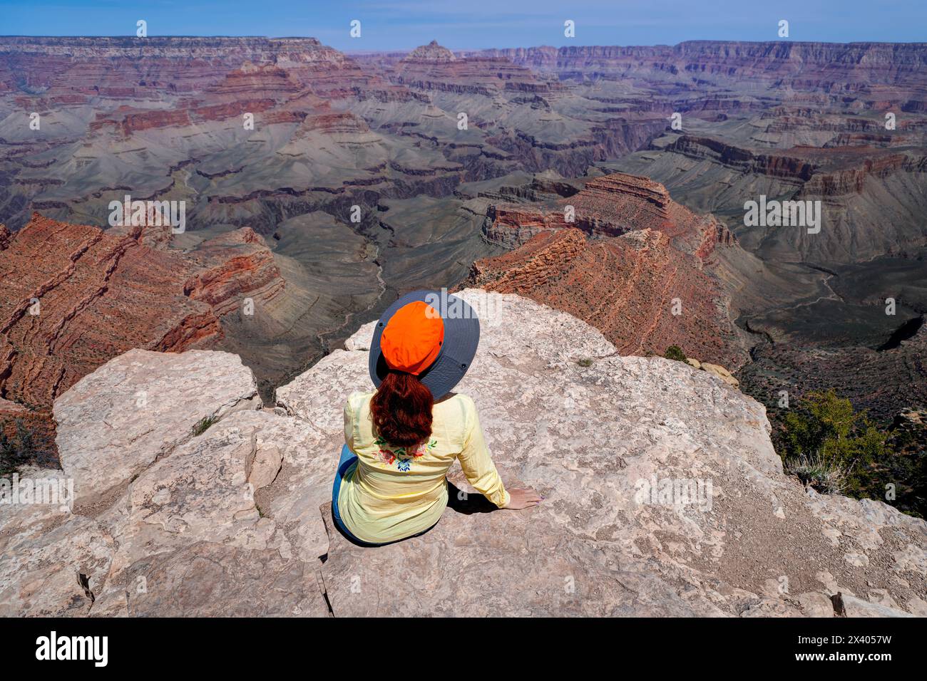 Frau im Grand Canyon. Blick vom Shoshone Point. Grand Canyon Nationalpark. Arizona, USA Stockfoto