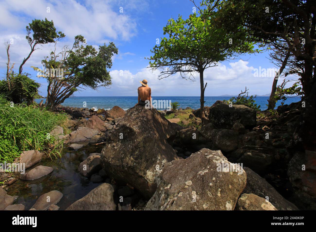 Frankreich, Französische Antillen, Guadeloupe. Man am Meer Stockfoto