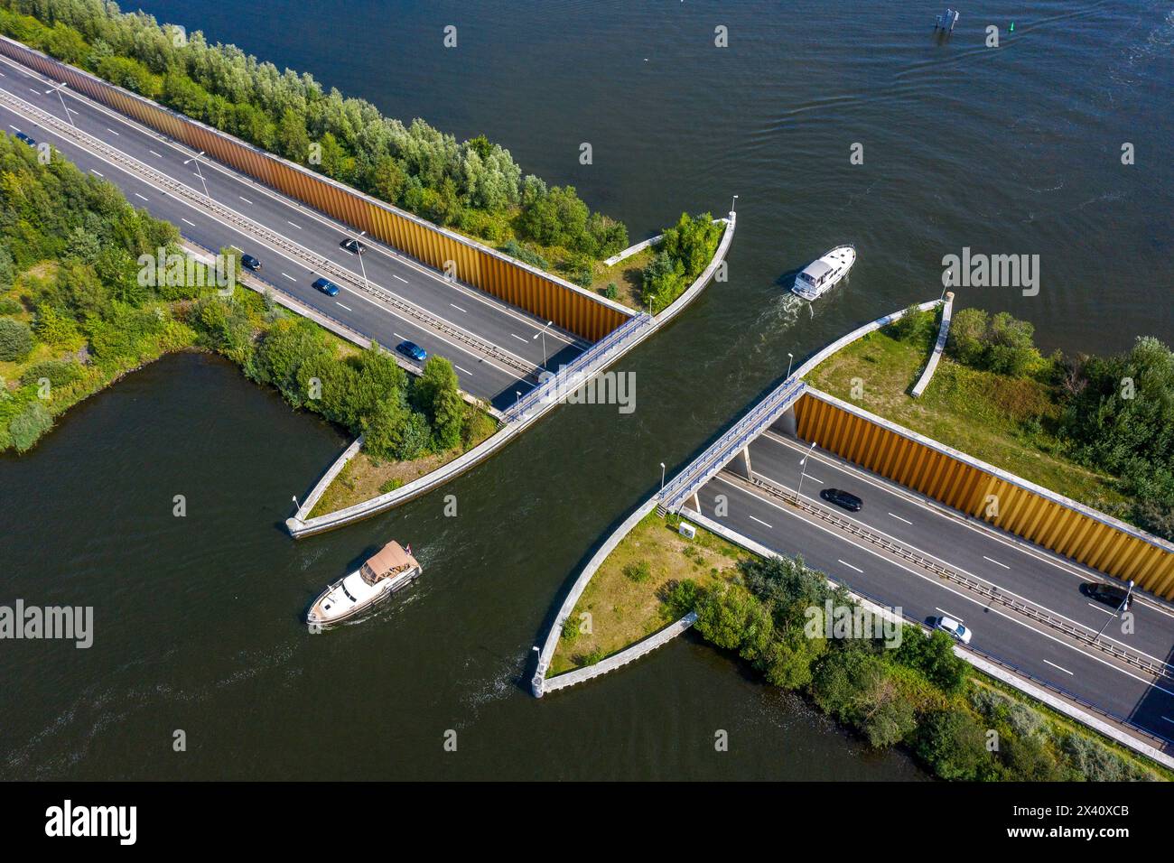 Europa, Nederlands. Harderwijk. Veluwemeer. Bootsbrücke. Aquädukt-Wasserbrücke Stockfoto