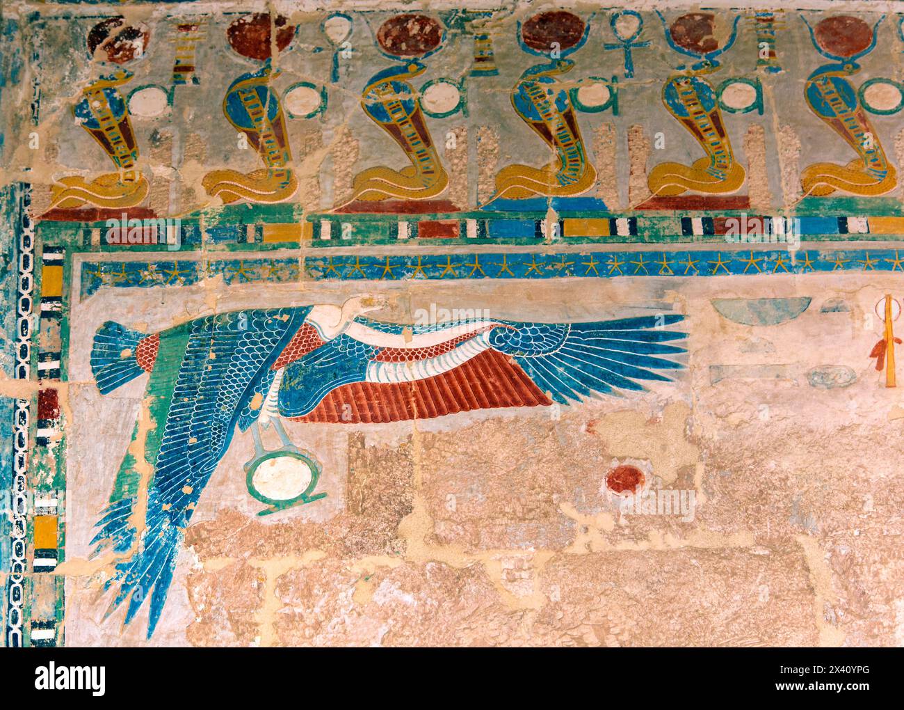Leichentempel der Hatschepsut mit Wandgemälde im Tempel der Königin Hatschepsut im Tal der Könige in der Nähe von Luxor, Ägypten Stockfoto