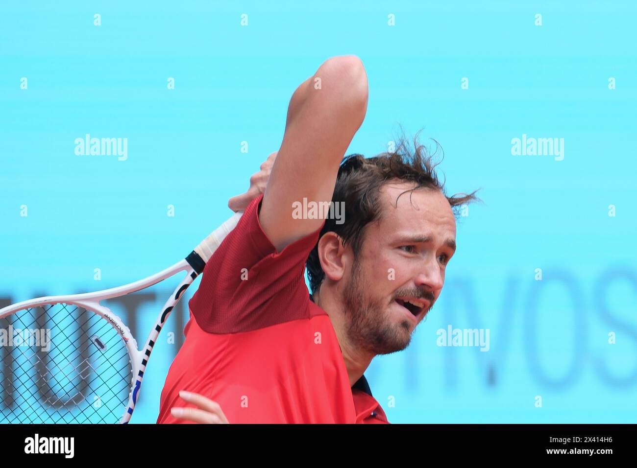 Daniil Medwedew aus Russland ist am 29. April 2024 beim ATP Tour Madrid Open Tennis Turnier 2024 in Caja Magica in Madrid, Spanien, im Einsatz. Stockfoto