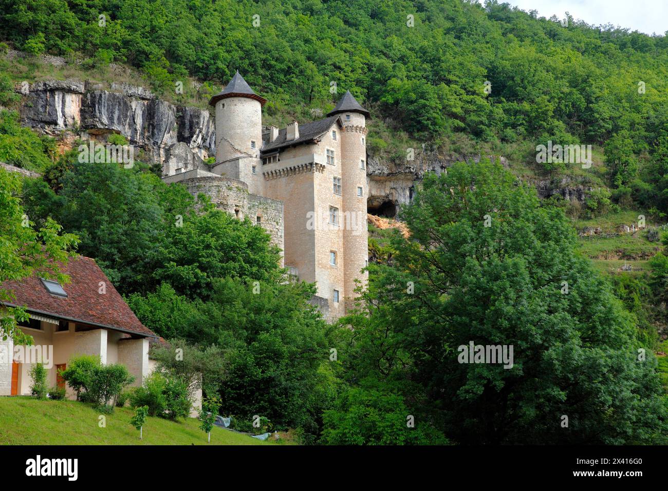 Frankreich, Occitanie, Lot Departement (46), Lot Valley, Larroque Toirac Castle Stockfoto