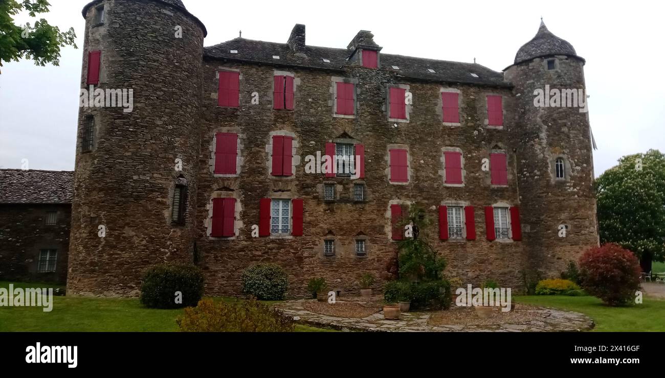 © B. ROMANKIEWICZ/MAXPPP - 04/2024 AVEYRON - 24/04/2024 CAMJAC; CHATEAU DU BOSC/DEMEURE FAMILIALE DU PEINTURE HENRI DE TOULOUSE LAUTREC CAMJAC, AVEYRON, SÜDWESTFRANKREICH. april 2024 Bosc Castle, diese reich eingerichtete mittelalterliche Burg und ein außergewöhnliches Familienhaus, verschaffte dem Maler Henri de Toulouse Lautrec das Vermögen, einer der berühmtesten Maler des 19. Jahrhunderts zu werden. Private Anlage für Besuche geöffnet Credit: MAXPPP/Alamy Live News Stockfoto