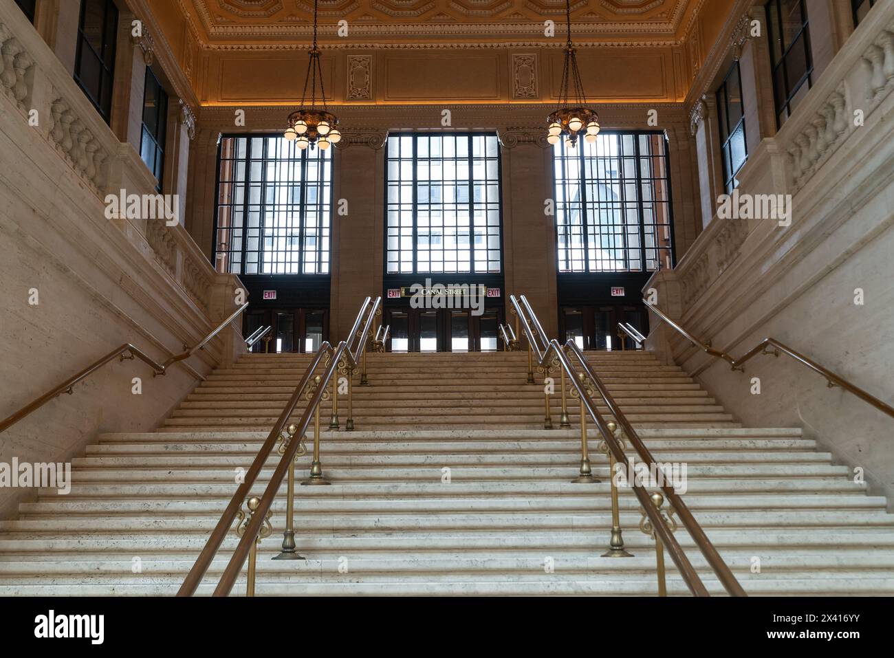 Chicago, Illinois - USA - 24. April 2024: Innenraum der historischen Union Station in Chicago, Illinois, USA. Stockfoto