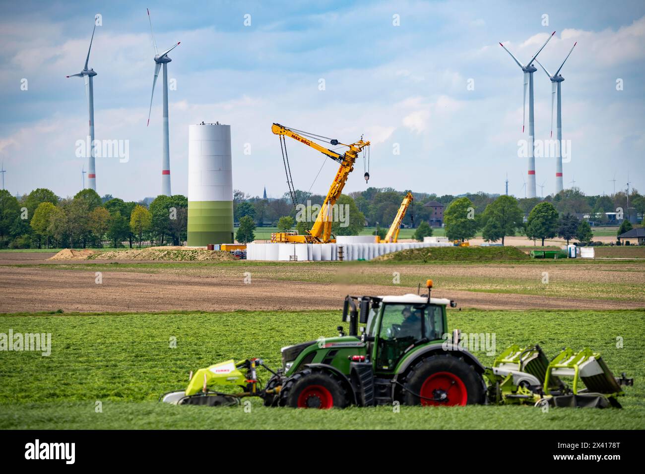Repowering von Windkraftanlagen im Windpark Issum-Oermten werden 9 seit über 20 Jahren in Betrieb befindliche Windräder (Enercon-Modellreihe E-58) ersetzt b Stockfoto