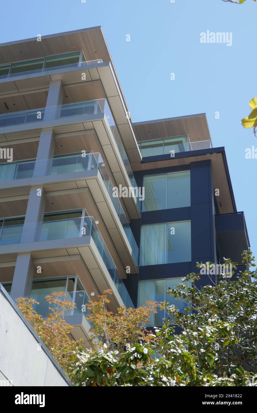 West Hollywood, Kalifornien, USA 29. April 2024 Schauspieler Matt Damon neue $8,6 Millionen Dollar Wohnung und Schauspieler John Corbett ehemaliger Wohnort auf 8899 Beverly Blvd am 29. April 2024 in West Hollywood, Kalifornien, USA. Entworfen vom Architekturbüro Olson Kundig. Foto: Barry King/Alamy Stock Photo Stockfoto