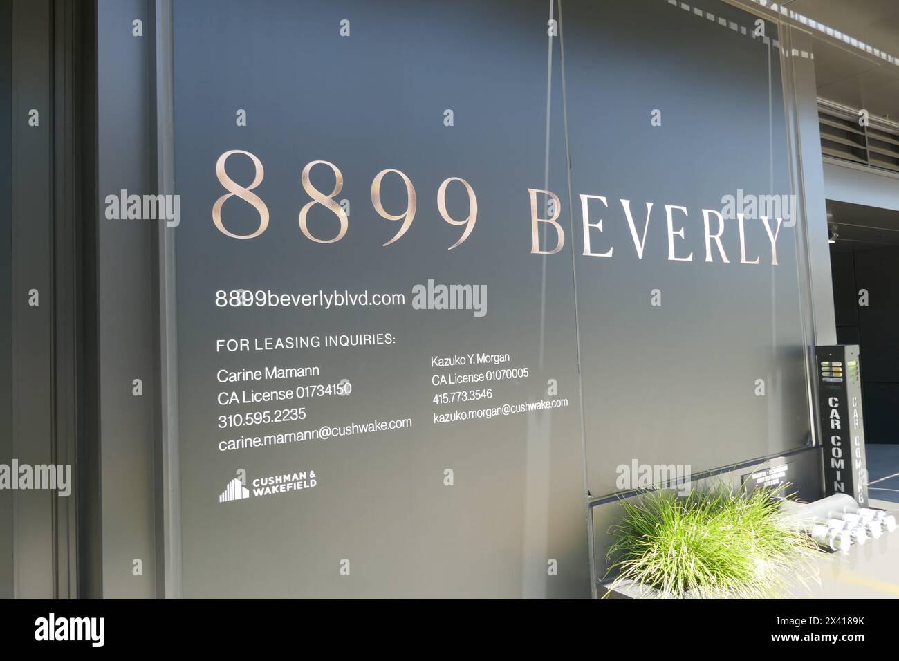 West Hollywood, Kalifornien, USA 29. April 2024 Schauspieler Matt Damon neue $8,6 Millionen Dollar Wohnung und Schauspieler John Corbett ehemaliger Wohnort auf 8899 Beverly Blvd am 29. April 2024 in West Hollywood, Kalifornien, USA. Entworfen vom Architekturbüro Olson Kundig. Foto: Barry King/Alamy Stock Photo Stockfoto