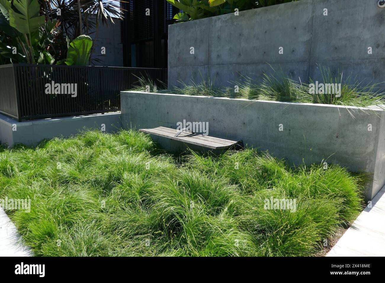 West Hollywood, Kalifornien, USA 29. April 2024 Schauspieler Matt Damon neue $8,6 Millionen Dollar Wohnung und Schauspieler John Corbett ehemaliger Wohnort auf 8899 Beverly Blvd am 29. April 2024 in West Hollywood, Kalifornien, USA. Entworfen vom Architekturbüro Olson Kundig. Foto: Barry King/Alamy Stock Photo Stockfoto