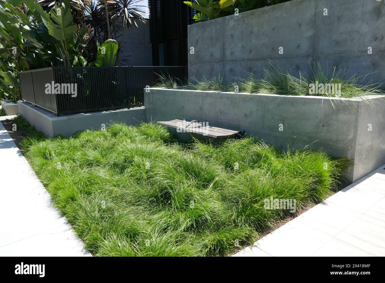 West Hollywood, Kalifornien, USA 29. April 2024 Schauspieler Matt Damon neue $8,6 Millionen Dollar Wohnung und Schauspieler John Corbett ehemaliger Wohnort auf 8899 Beverly Blvd am 29. April 2024 in West Hollywood, Kalifornien, USA. Entworfen vom Architekturbüro Olson Kundig. Foto: Barry King/Alamy Stock Photo Stockfoto