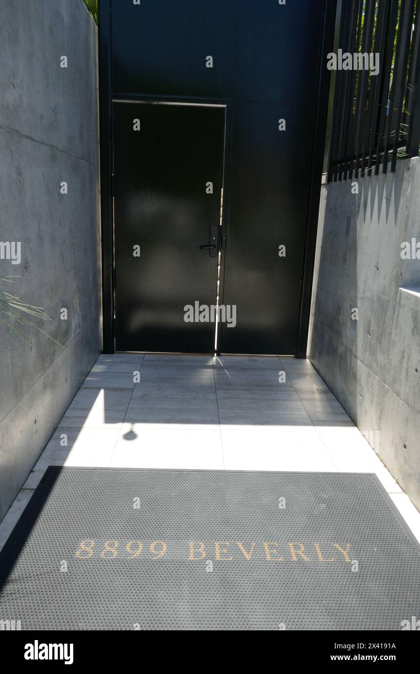 West Hollywood, Kalifornien, USA 29. April 2024 Schauspieler Matt Damon neue $8,6 Millionen Dollar Wohnung und Schauspieler John Corbett ehemaliger Wohnort auf 8899 Beverly Blvd am 29. April 2024 in West Hollywood, Kalifornien, USA. Entworfen vom Architekturbüro Olson Kundig. Foto: Barry King/Alamy Stock Photo Stockfoto
