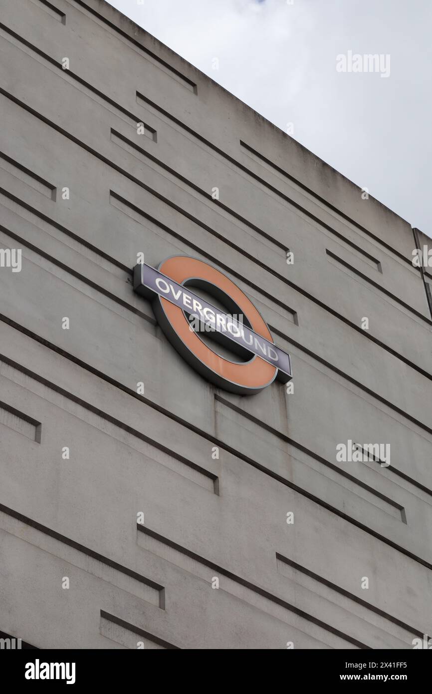 TfL Overground-Schild Stockfoto