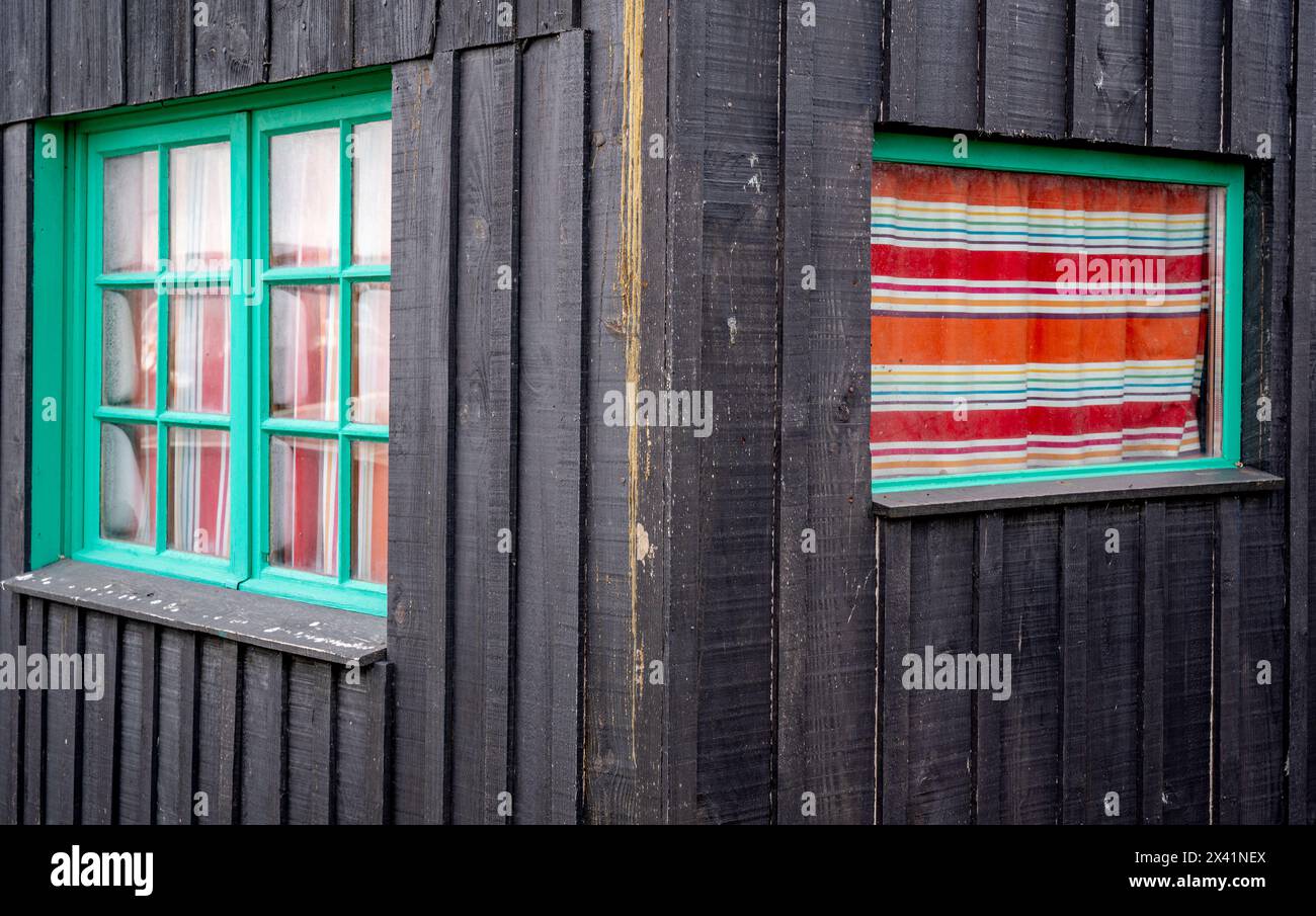 Frankreich, Gironde, Bassin Arcachon, Austernhafen von Teste-de-Buch, Detail eines Fensters einer Hütte Stockfoto