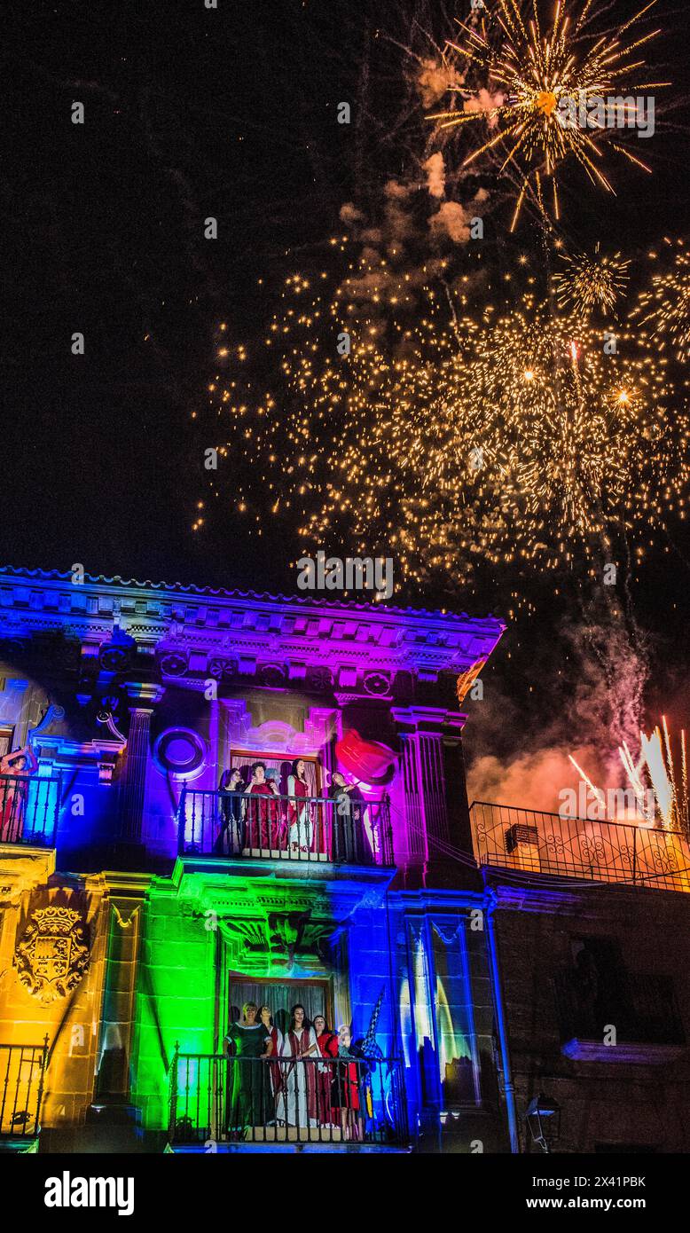 Spanien, Rioja, mittelalterliche Tage von Briones (ein Festival, das von nationalem touristischem Interesse erklärt wurde), historische Ton- und Lichtshow und Feuerwerk auf Th Stockfoto