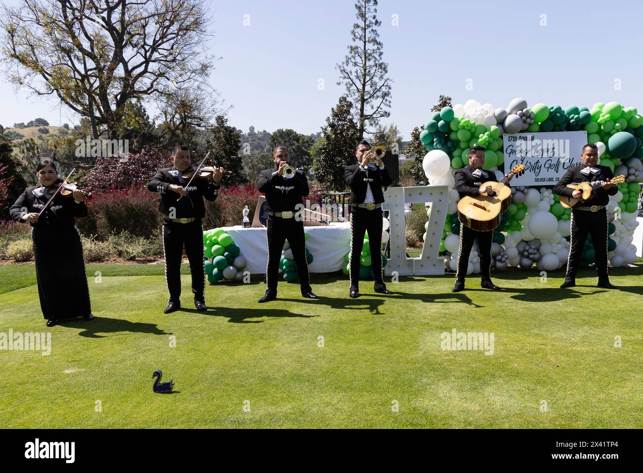 Toluca Lake, USA. April 2024. Die Mariachi Band nimmt am 29. April 2024 an der George Lopez Foundation 17th Annual Celebrity Golf Classic im Lakeside Country Club in Toluca Lake Teil. (Foto: Corine Solberg/SipaUSA) Credit: SIPA USA/Alamy Live News Stockfoto