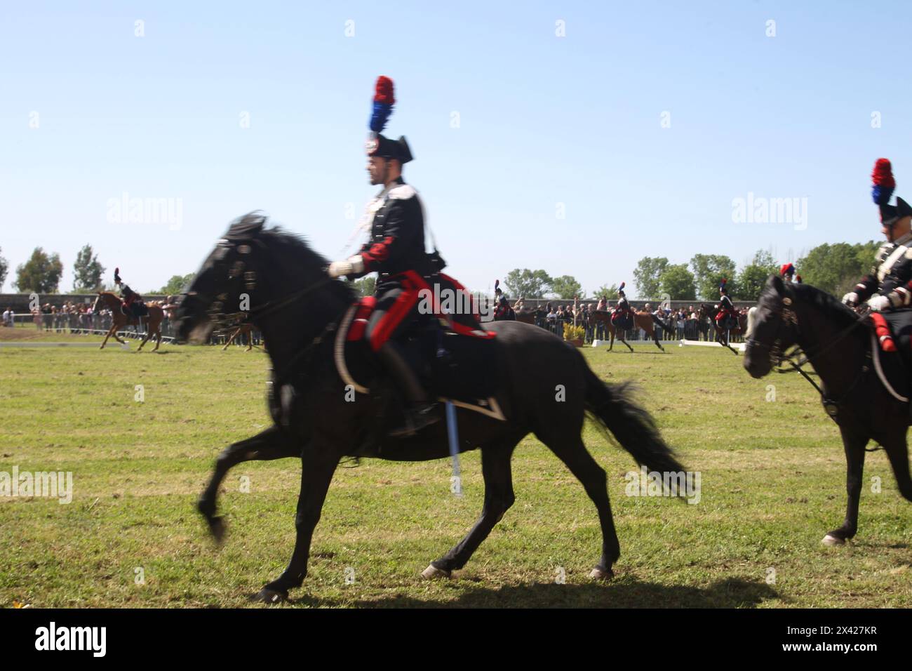 28. April 2024, Carditello, Campania/Caserta, Italien: Historisches Karussell mit der Aufführung des 4. Carabinieri-Pferderegiments. (Kreditbild: © Salvatore Esposito/Pacific Press via ZUMA Press Wire) NUR REDAKTIONELLE VERWENDUNG! Nicht für kommerzielle ZWECKE! Stockfoto