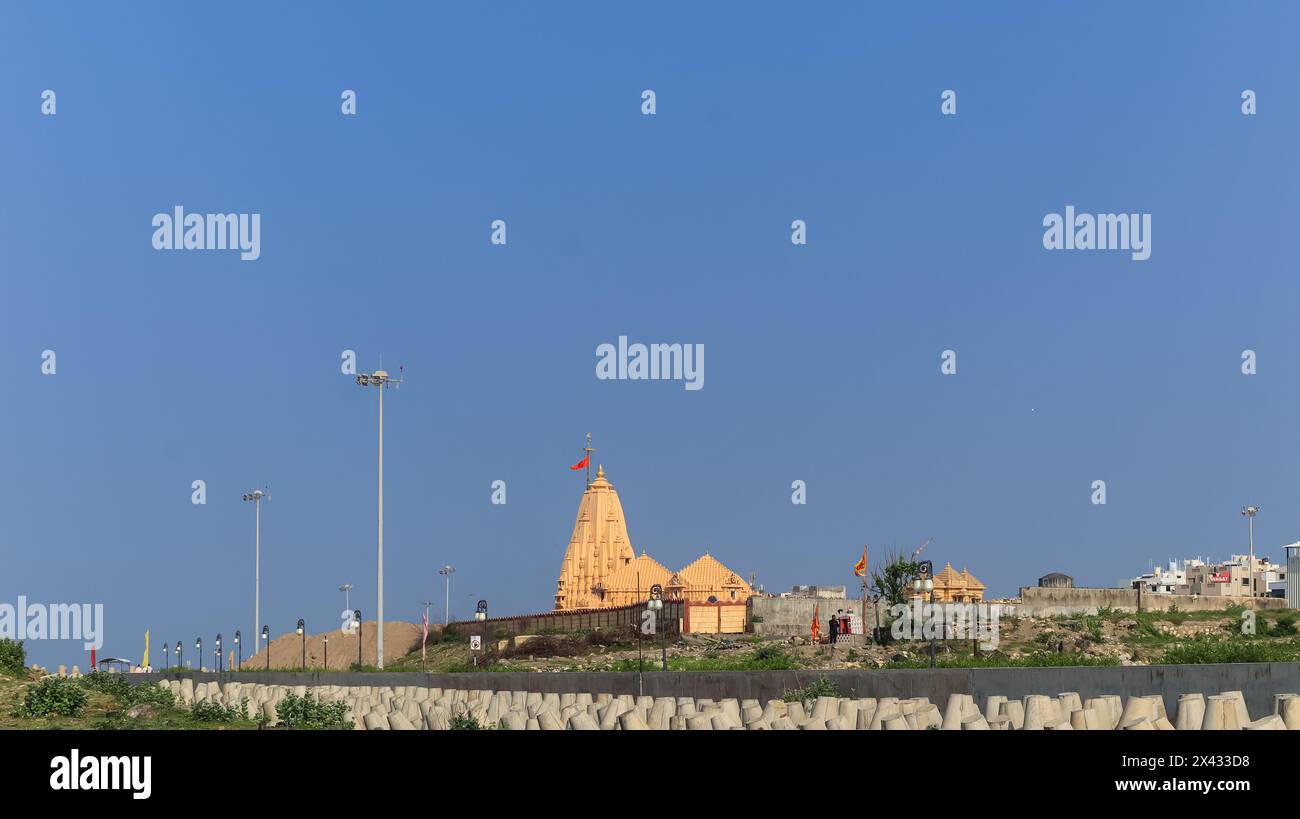 Blick auf Somnath Tempel, Lord Shiva Tempel aus dem 8. Jahrhundert, einer der 12. Jyotirlinga, Somnath, Gujarat, Indien. Stockfoto