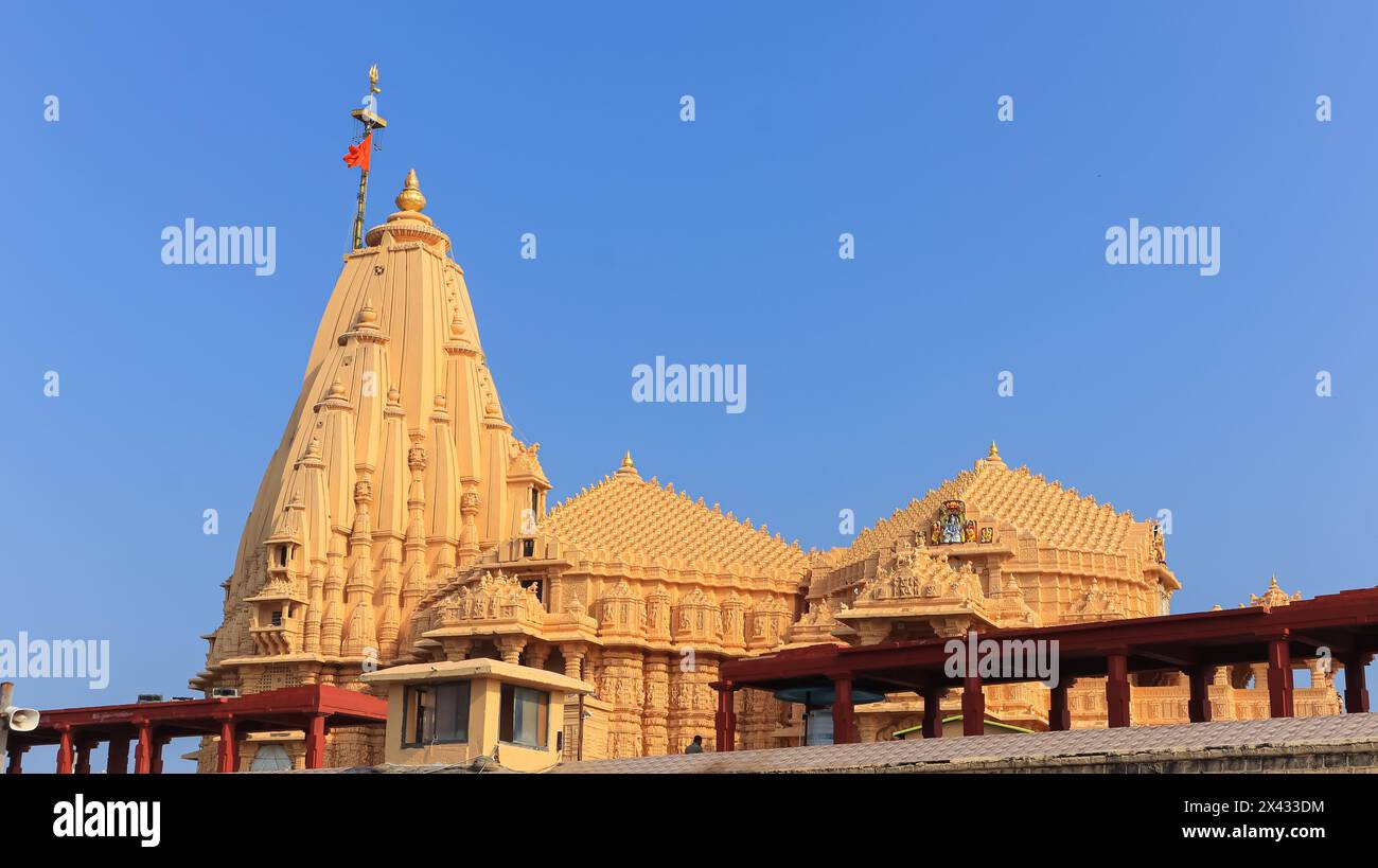 Blick auf Somnath Tempel, Lord Shiva Tempel aus dem 8. Jahrhundert, einer der 12. Jyotirlinga, Somnath, Gujarat, Indien. Stockfoto