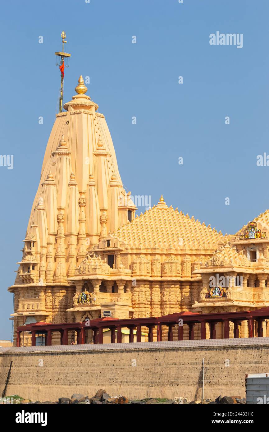 Blick auf Somnath Tempel, Lord Shiva Tempel aus dem 8. Jahrhundert, einer der 12. Jyotirlinga, Somnath, Gujarat, Indien. Stockfoto