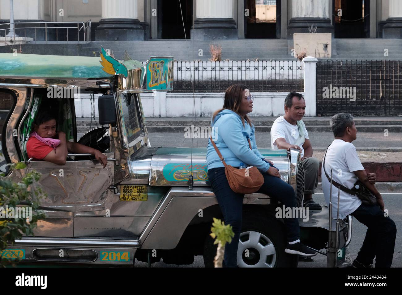 Jeepney Drivers in Manila am 29. April 2024 in Quezon City, Metro Manila, Philippinen, Jeepney-Fahrer begannen einen dreitägigen Streik, um ihre Ablehnung der Initiative der Regierung zum Auslaufen traditioneller Jeepneys zu äußern, wie im Plan zur Modernisierung öffentlicher Nutzfahrzeuge PUVMP beschrieben. Quezon und Manila Metro Manila Philippinen Copyright: XDeoxMontesclarosx Stockfoto