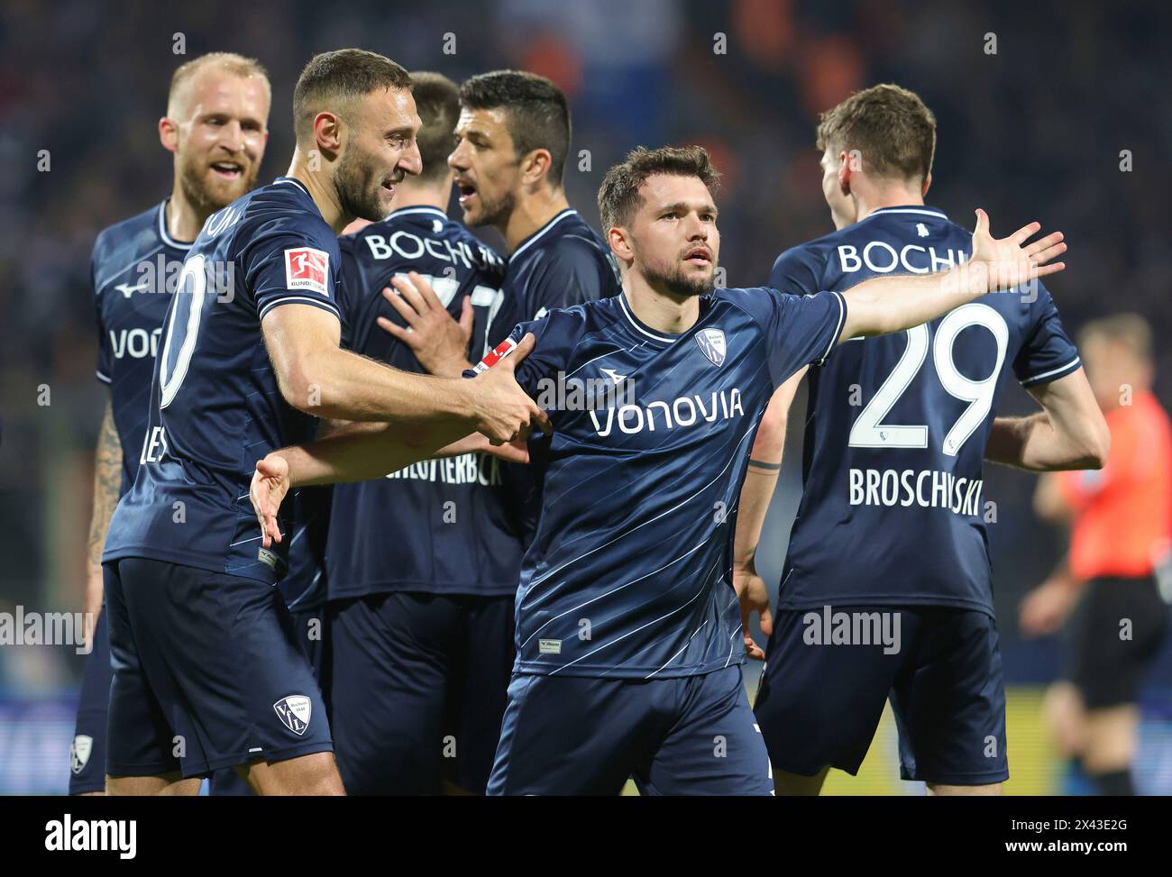 firo: 26. April 2024, Fußball, 1. Liga, 1.Bundesliga, Saison 2023/2024, VfL Bochum 1848 - TSG Hoffenheim. 3:1 (M:) Kevin Stoger vom VfL Bochum feiert seinen ersten Torjubel nach dem Tor auf 1:0 Stockfoto