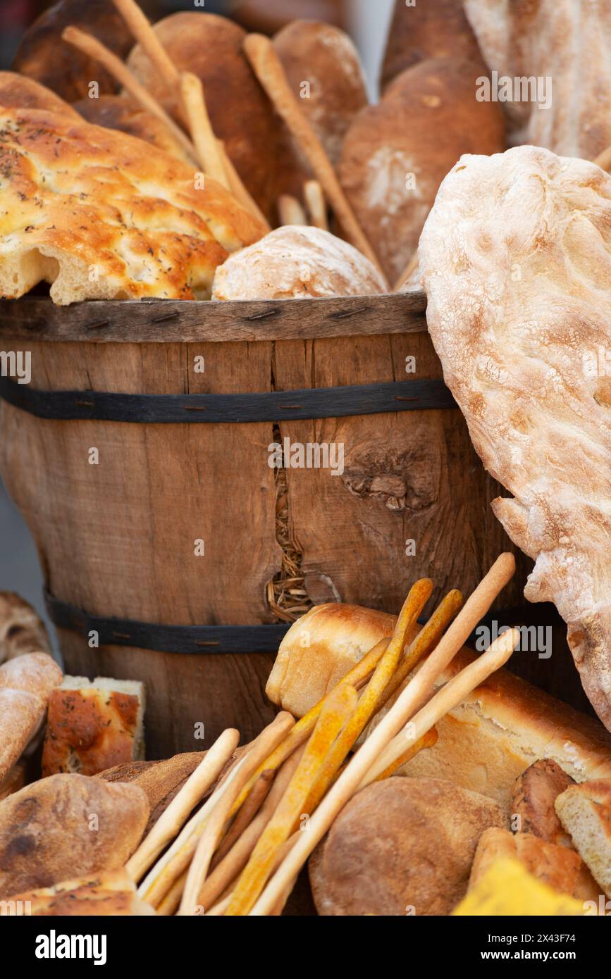 Italien, verschiedene Größen von traditionellem Brot Stockfoto