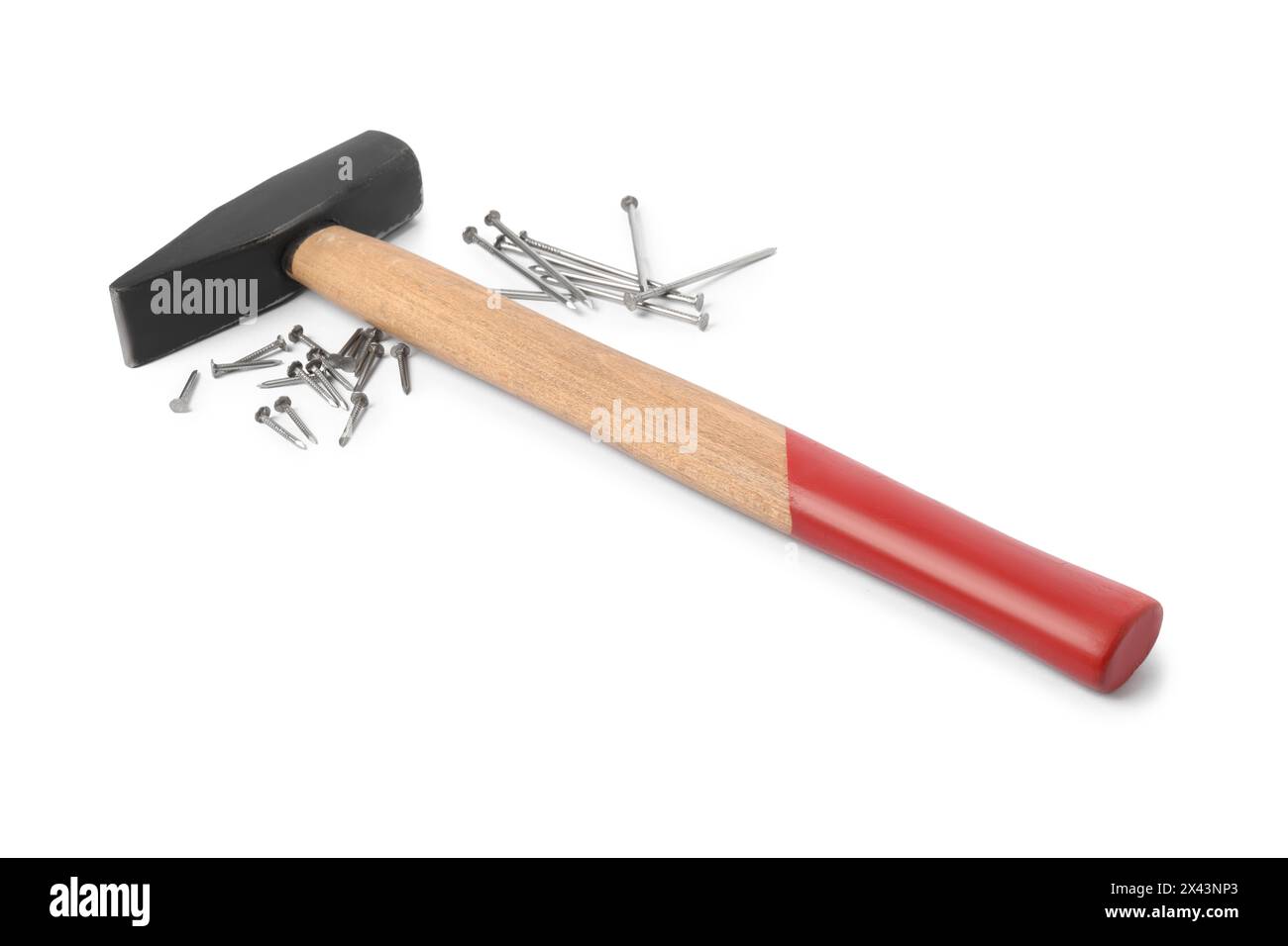 Metal Hammer und Nägel isoliert auf weißem Stockfoto
