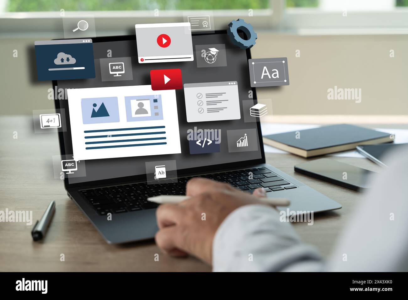 Entwicklung einer Landing-Page auf einer LANDING-PAGE auf einem Laptop-Bildschirm (SEO-Konzept) Stockfoto