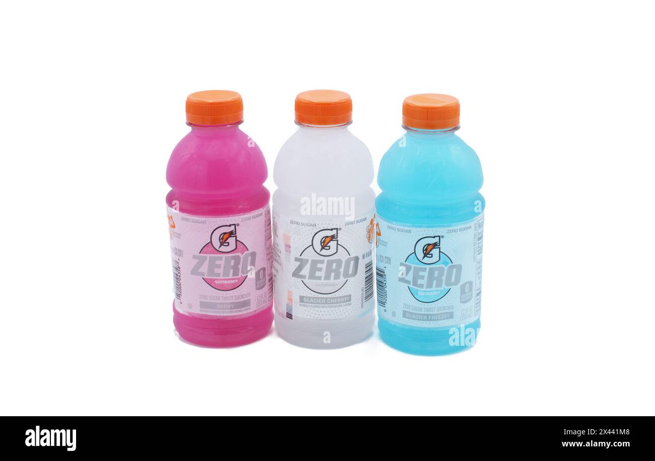 Gatorade Null keine Kalorien, zuckerfrei drei Geschmacksrichtungen, Beere, Gletscherkirsche, Gletscherfrost. Rosa, weiß und hellblau. Einweg-Bot aus Kunststoff Stockfoto