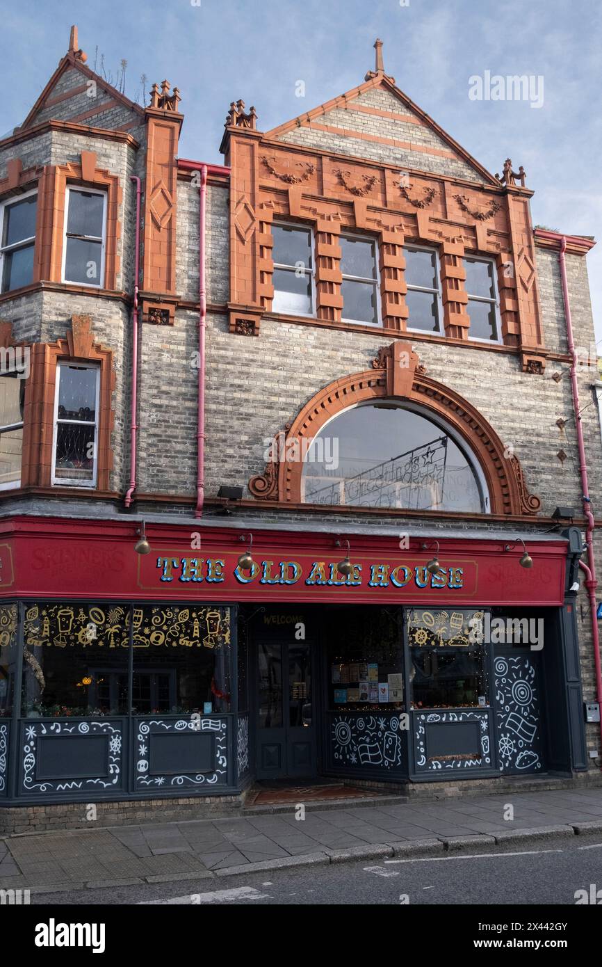 Die historische Fassade des Old Ale House Pubs im Stadtzentrum von Truro in Cornwall in Großbritannien. Stockfoto