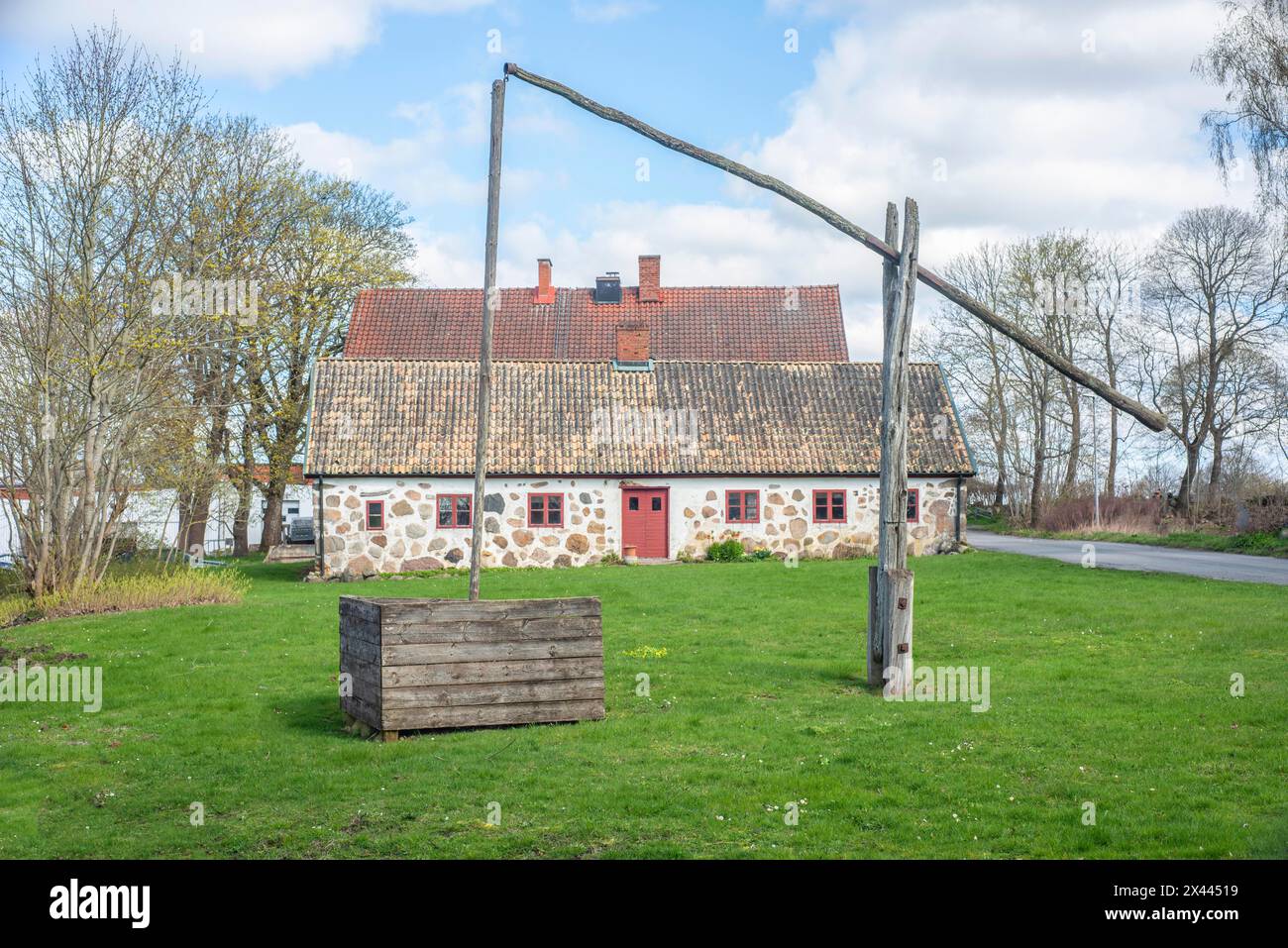 Älter mit einer Hebelpumpe in Sankt Olof, Gemeinde Simrishamn, Scania, Schweden, Skandinavien Stockfoto