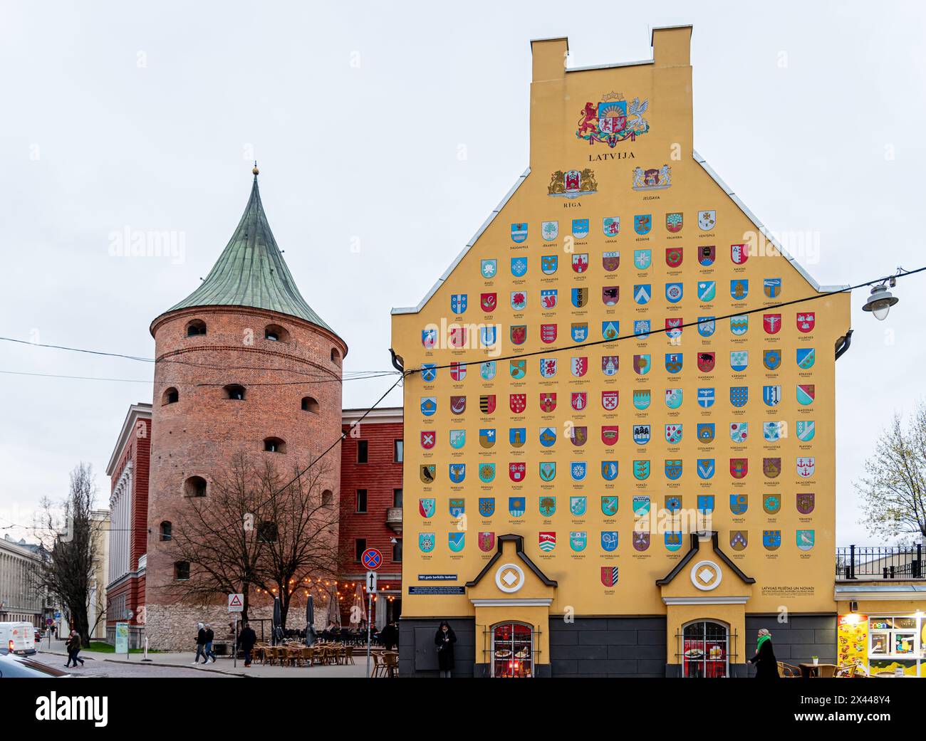 Wappen der lettischen Gemeinden Mural und Pulverturm, Riga, Lettland Stockfoto