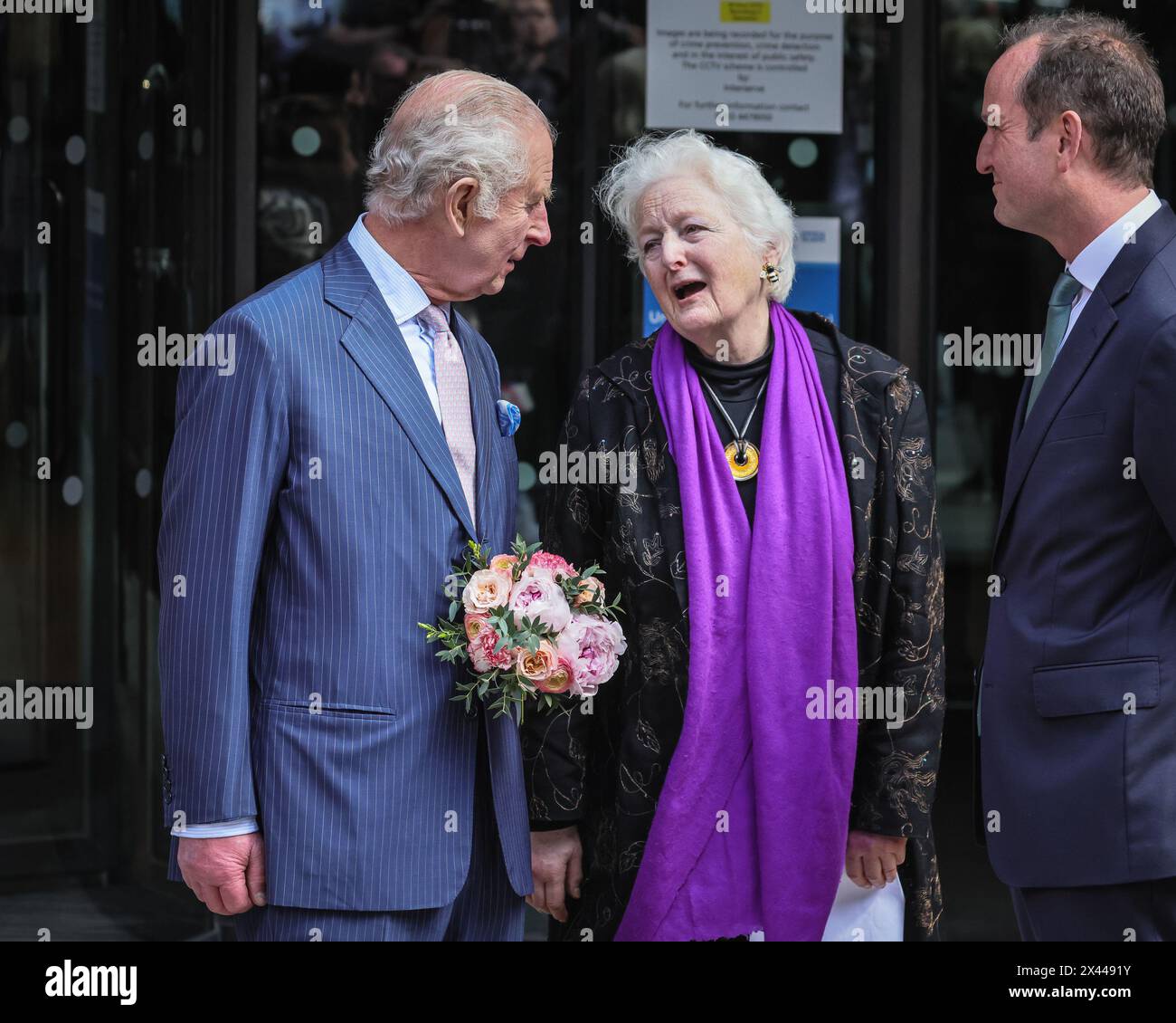 London, Großbritannien. April 2024 30. König Charles und Königin Camilla besuchen das UCH Macmillan Cancer Centre in London. Dies ist das erste öffentliche Engagement des Königs in einem Schritt, um nach seiner Krebsdiagnose wieder in den öffentlichen Dienst zurückzukehren. Quelle: Imageplotter/Alamy Live News Stockfoto