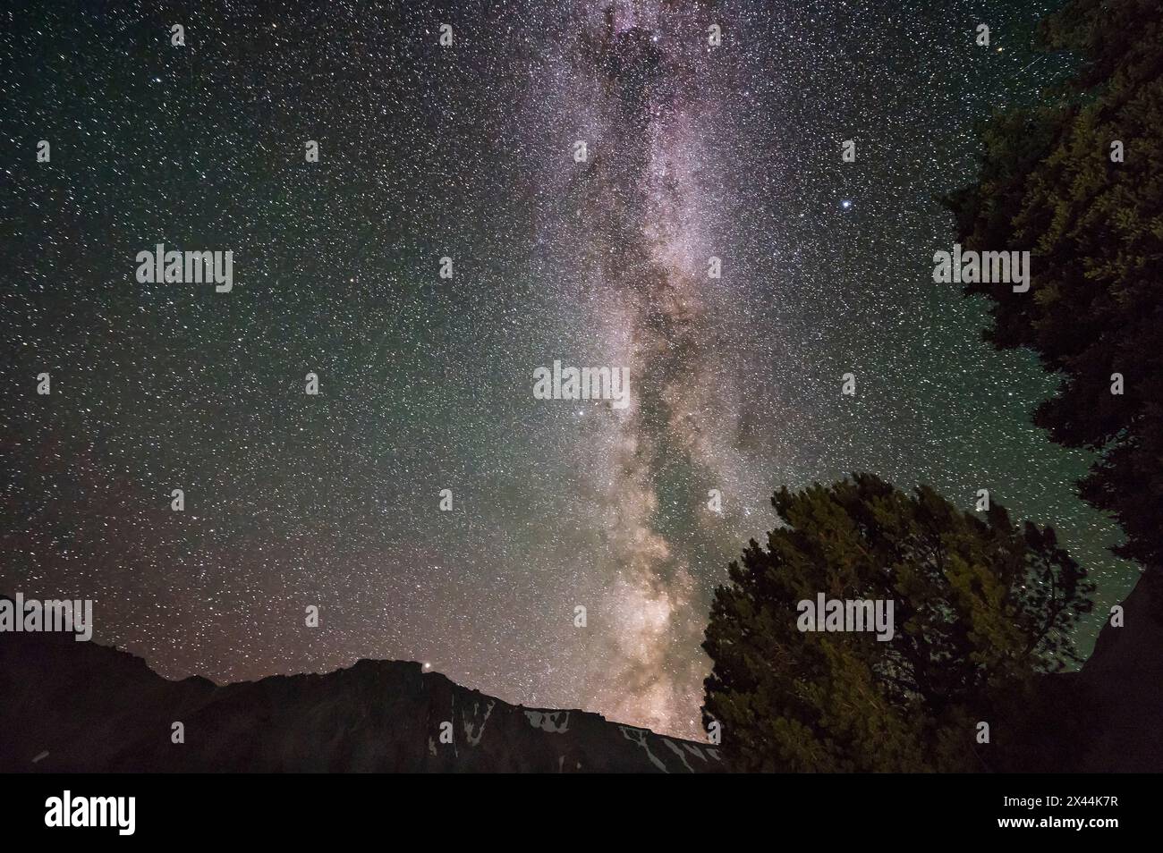 USA, Wyoming. Milky Way Foto von den Absaroka Mountains in der Nähe von Cody. Stockfoto