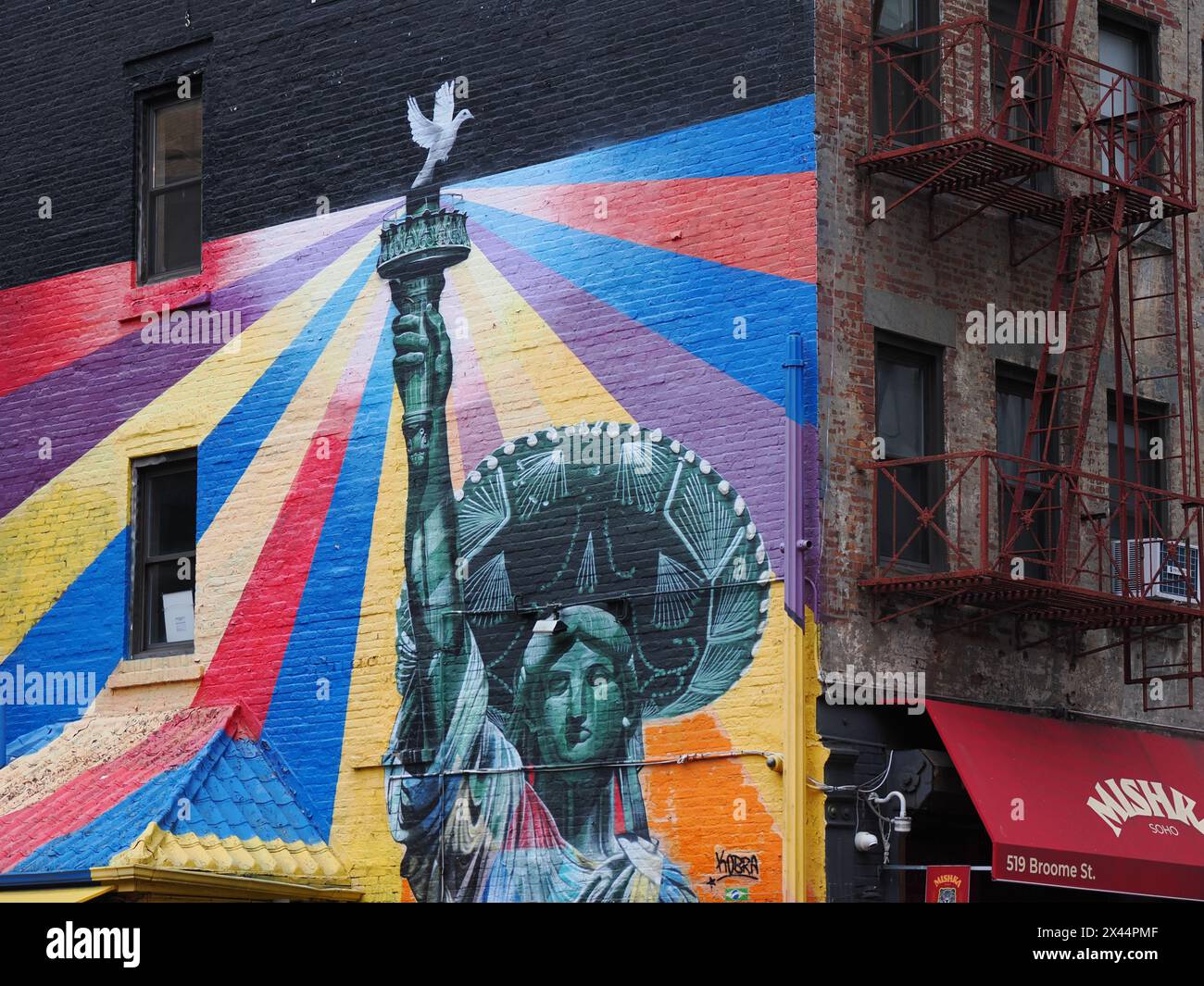 Bild des Kunstwerkes Liberty Statue mit Sombrero vom Straßenkünstler Kobra. Stockfoto