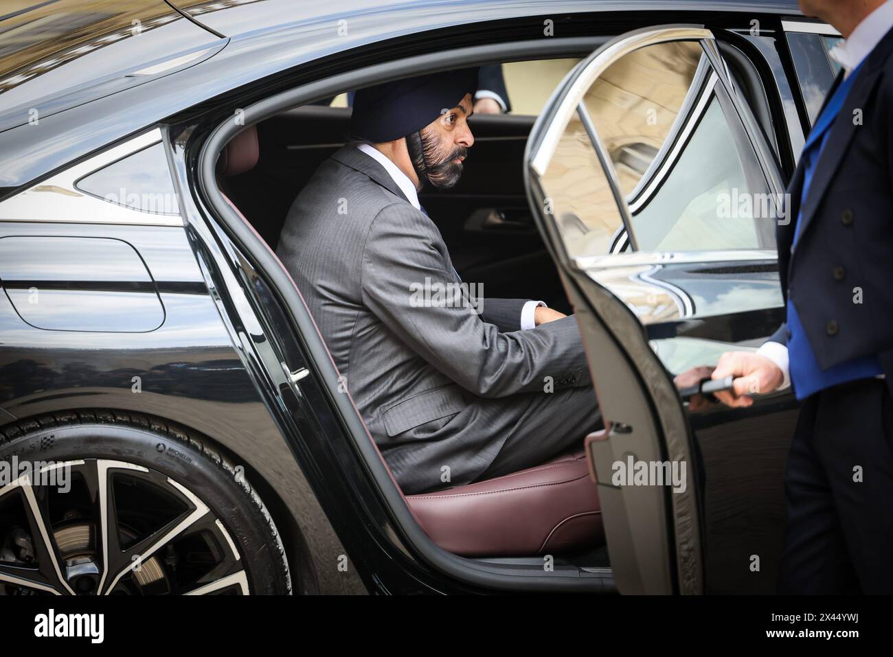 ©THOMAS PADILLA/MAXPPP - PARIS FRANCE 30/04/2024 ; PARIS, FRANKREICH ; LE PRESIDENT DE LA REPUBLIQUE RECOIT LE PRESIDENT DU GROUPE DE LA BANQUE MONDIALE AJAY BANGA AU PALAIS DE L' ELYSEE. Stockfoto