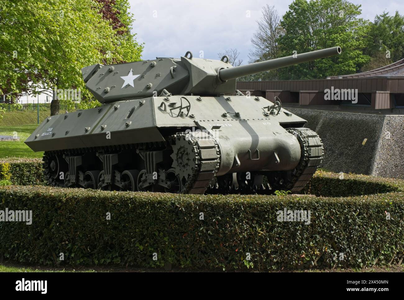 Bayeux, Frankreich - 28. April 2024: Panzerzerstörer M10 (Wolverine). Eine Sherman M4-Panzervariante während des Zweiten Weltkriegs. Selektiver Fokus. Stockfoto