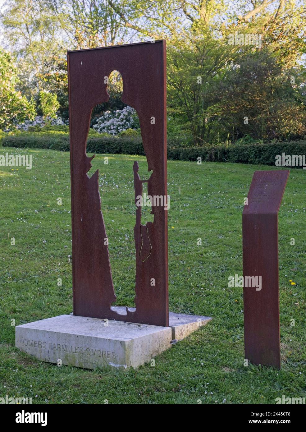 Bayeux, Frankreich - 28. April 2024: Das Bayeux Reporters Memorial ist eine Gedenkstätte, die das Gedenken an Journalisten und Reporter bewahren soll, die während der MIL getötet wurden Stockfoto