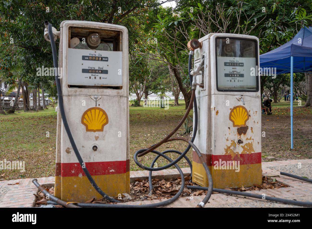 Eine Benzin- oder Dieselpumpe von Luang Prabang in Laos Asien Stockfoto