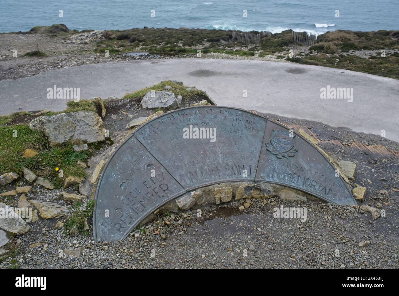 Crozon, Frankreich - 5. April 2024: Cap de la Chevre Coastal Battery ist Teil der Atlantikmauer. Bewölkter Frühlingstag. Hier erhielt General Patton die Surre Stockfoto