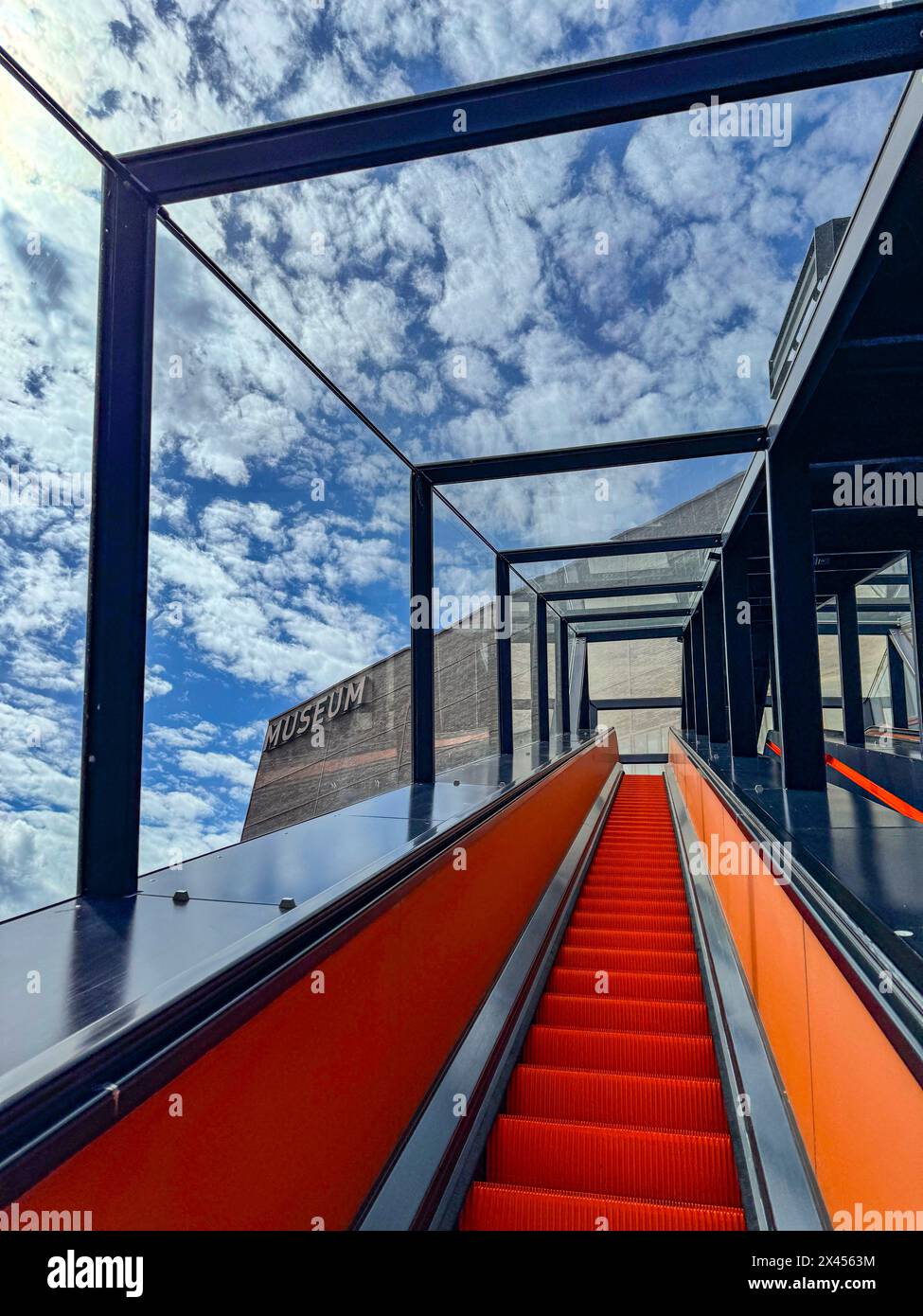Rolltreppe zum Ruhrmuseum in der ehemaligen Kohlewaschanlage des Industriekomplexes Zollverein in Essen, NRW, Deutschland, Stockfoto