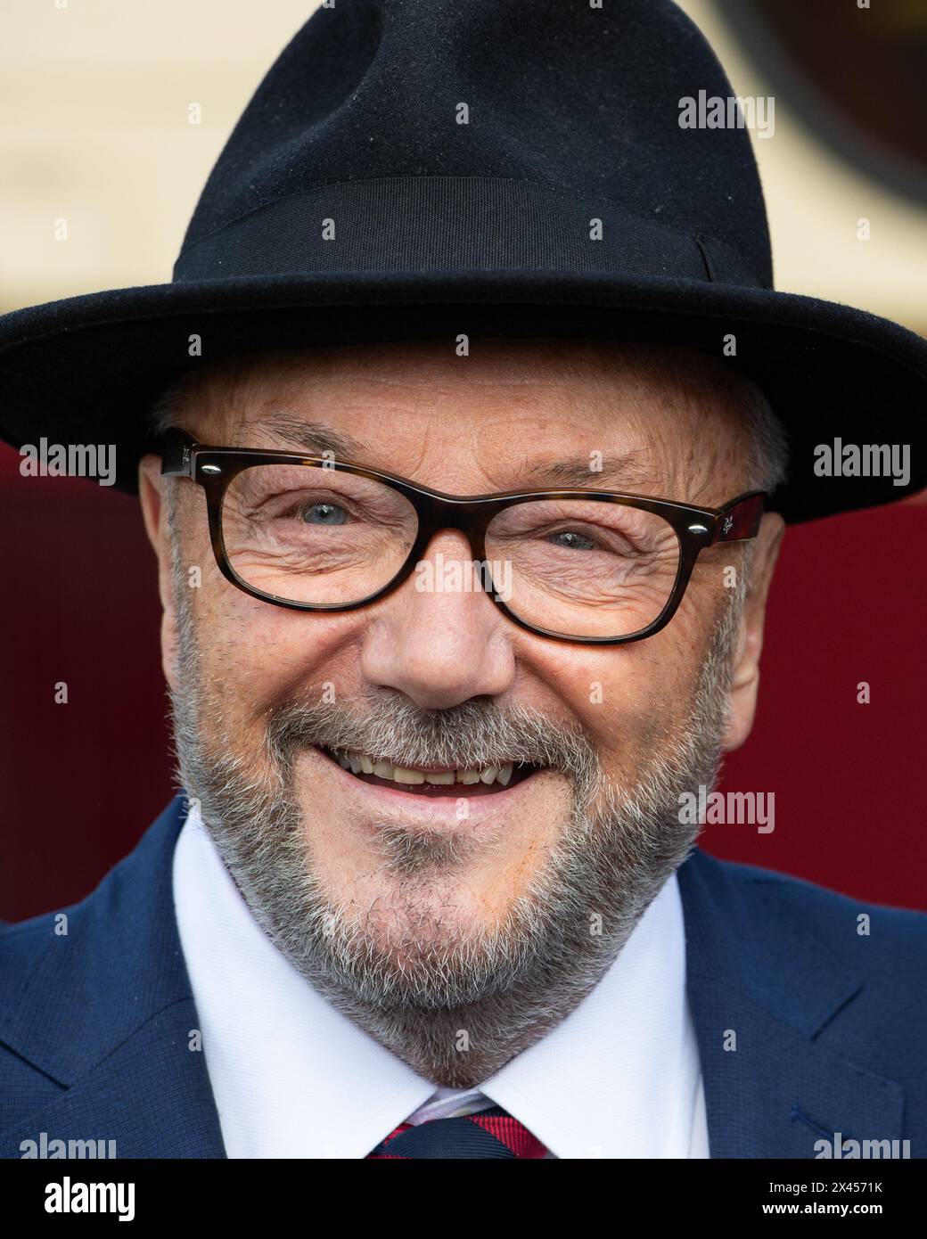 London, England, Großbritannien. April 2024 30. GEORGE GALLOWAY, Abgeordneter von Rochdale und Führer der Workers Party of Britain, wurde vor den Houses of Parliament in Westminster entdeckt. (Kreditbild: © Thomas Krych/ZUMA Press Wire) NUR REDAKTIONELLE VERWENDUNG! Nicht für kommerzielle ZWECKE! Stockfoto