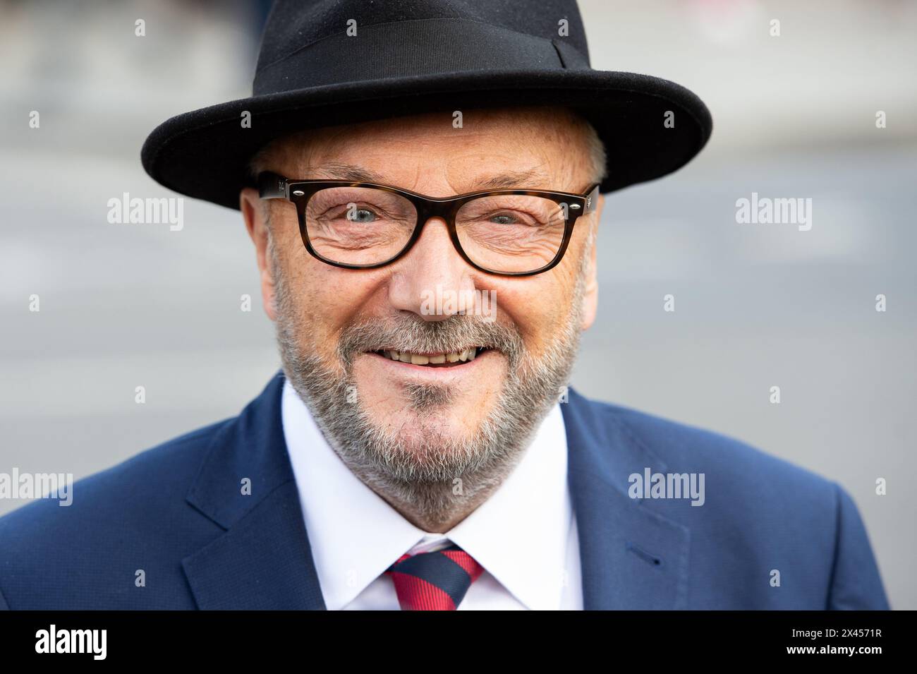 London, England, Großbritannien. April 2024 30. GEORGE GALLOWAY, Abgeordneter von Rochdale und Führer der Workers Party of Britain, wurde vor den Houses of Parliament in Westminster entdeckt. (Kreditbild: © Thomas Krych/ZUMA Press Wire) NUR REDAKTIONELLE VERWENDUNG! Nicht für kommerzielle ZWECKE! Stockfoto