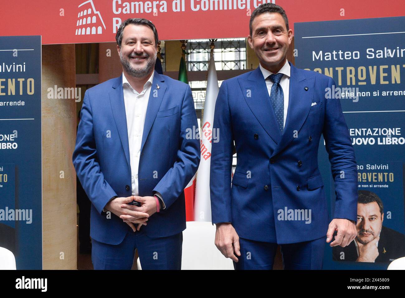 Italien, Rom, 30. April 2024: Adriano Temple, Matteo Salvini präsentiert sein Buch „Controvento“ (gegen den Wind) auf dem Foto mit General Roberto Vannacci, Kandidat für die Liga bei den nächsten Europawahlen Foto © Stefano Carofei/Sintesi/Alamy Live News Stockfoto