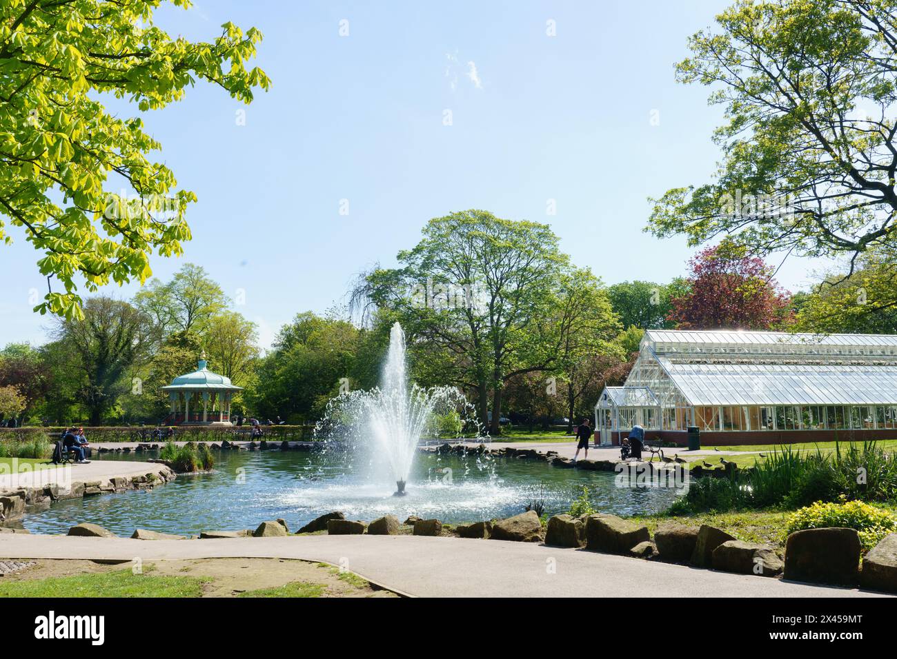 Pearson Park in der Avenues Area, in Hull, East Yorkshire, Großbritannien, zeigt das neue Gewächshaus. Stockfoto