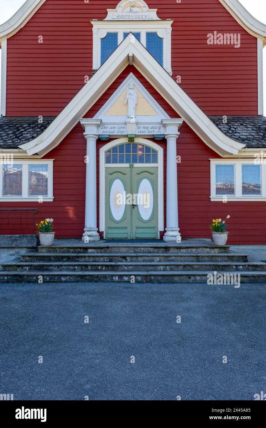 Eingangstür zur Olden New Church, Norwegen Stockfoto