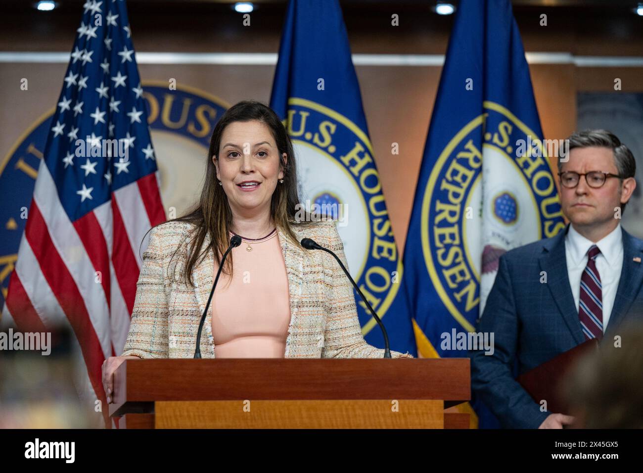 Washington, Usa. April 2024 30. US-Repräsentant Elise Stefanik R-NY bei der wöchentlichen Pressekonferenz des Präsidenten Mike Johnson's, R-LA, im US-Kapitol in Washington, DC am Dienstag, den 30. April 2024. Foto: Annabelle Gordon/UPI. Quelle: UPI/Alamy Live News Stockfoto